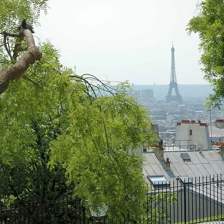 Luminous Montmartre パリ